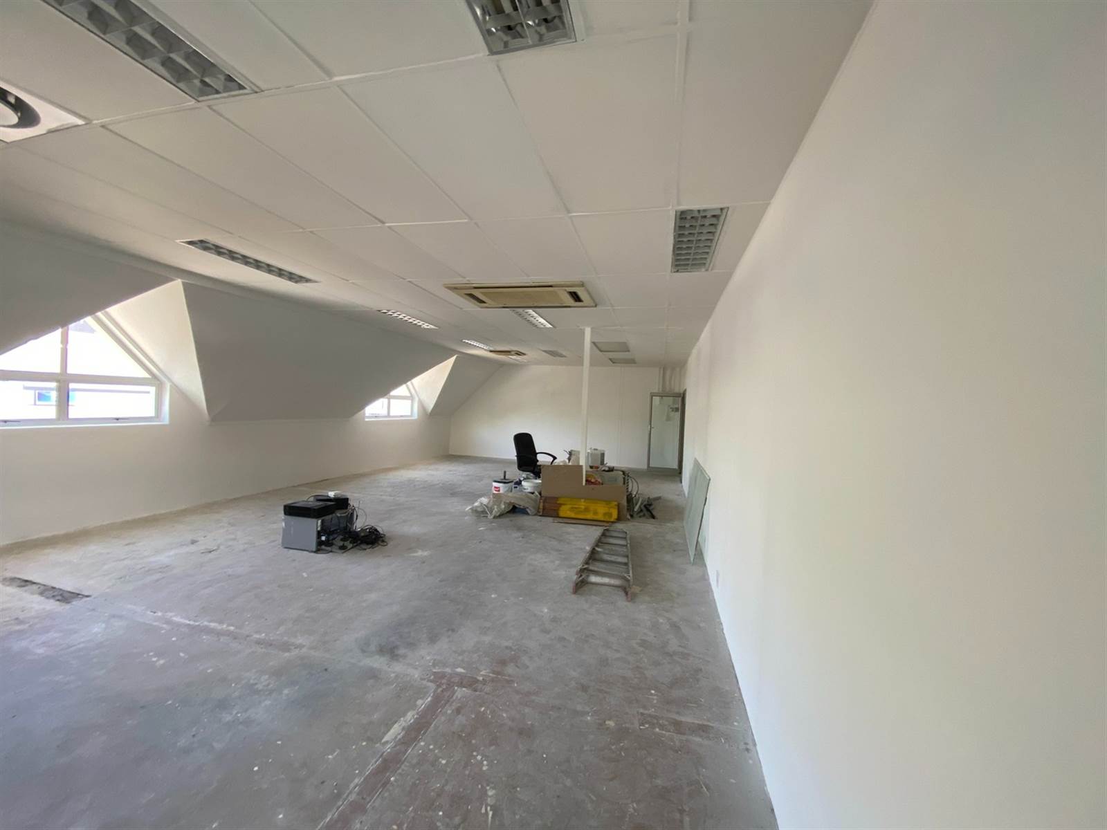 117  m² Commercial space in Somerset West Central photo number 9