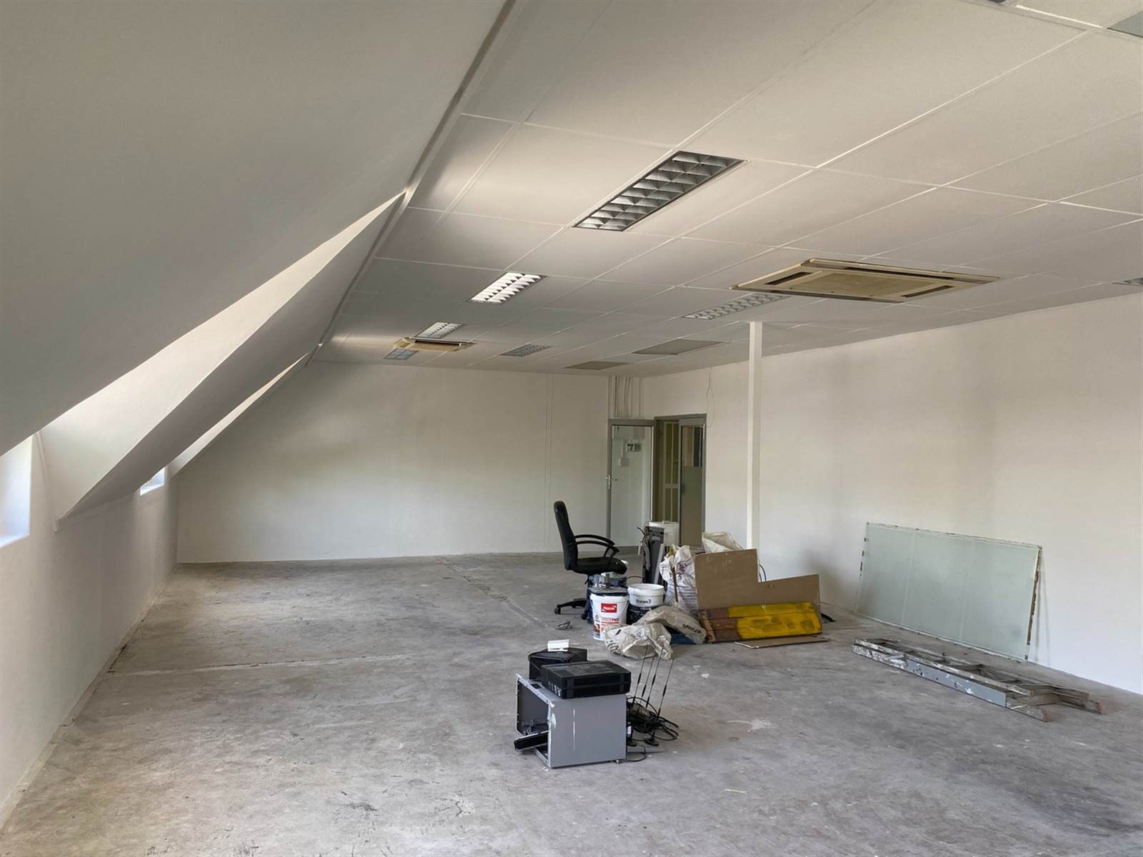117  m² Commercial space in Somerset West Central photo number 8