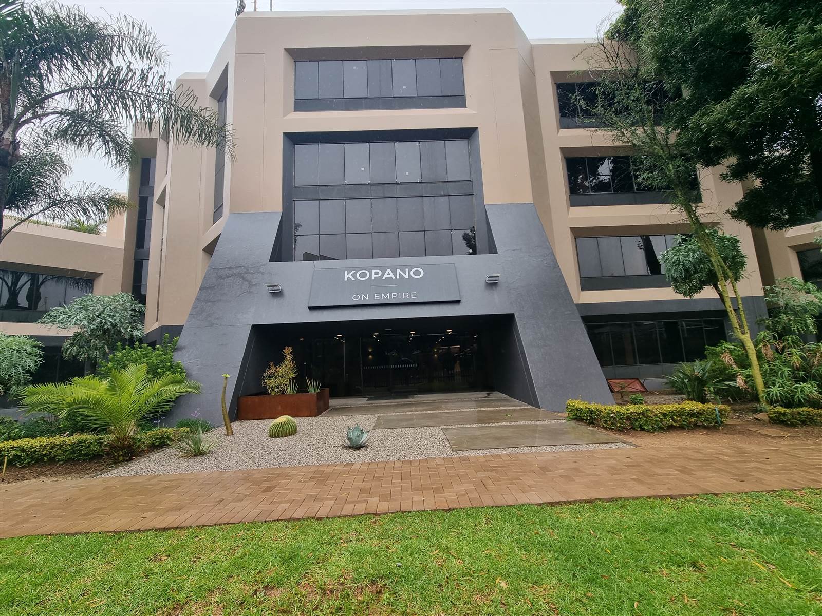 125  m² Commercial space in Parktown photo number 11
