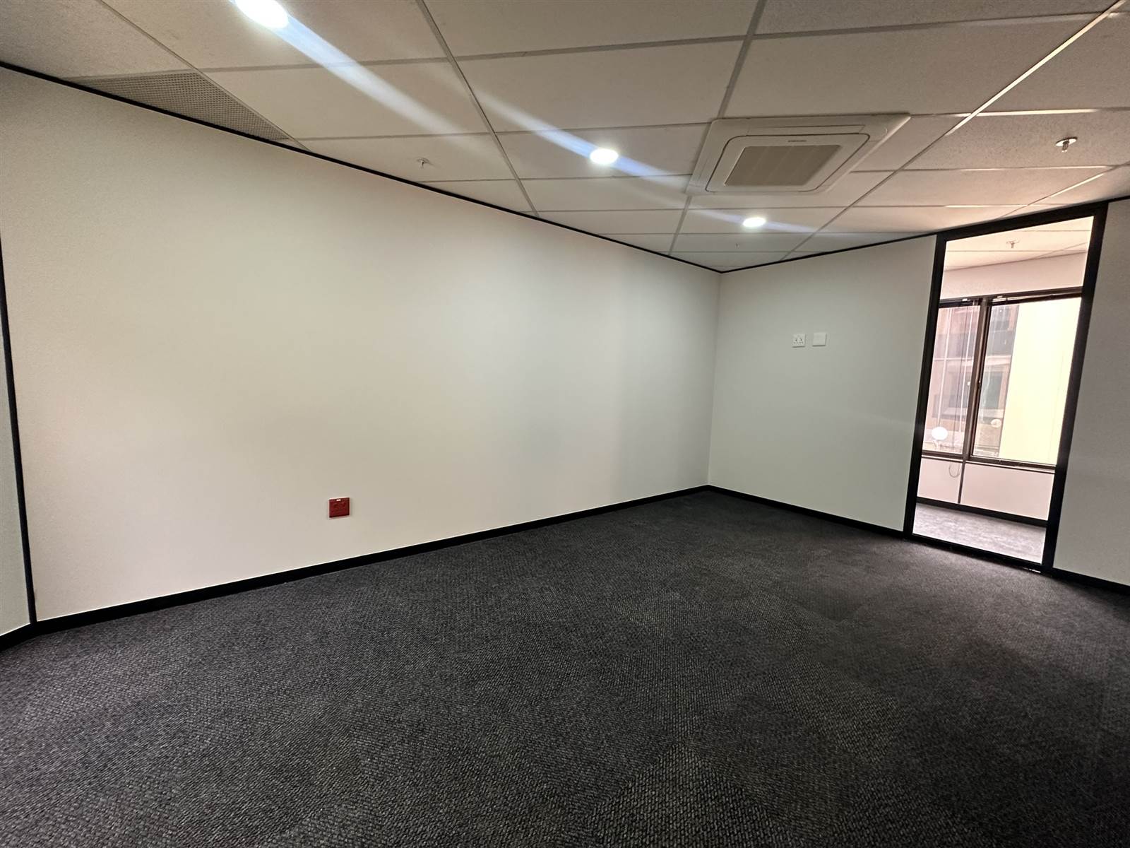 125  m² Commercial space in Parktown photo number 4
