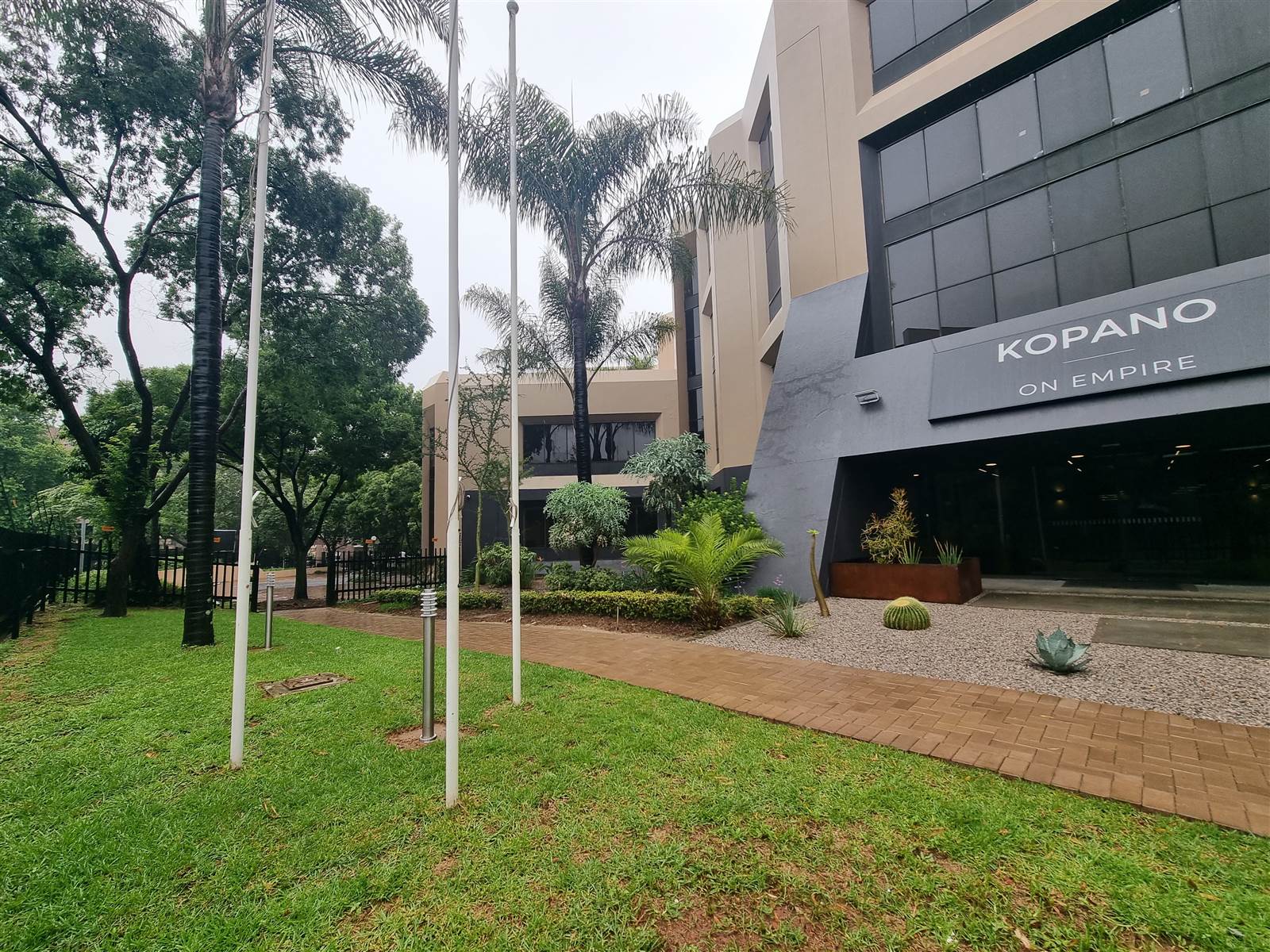 125  m² Commercial space in Parktown photo number 12