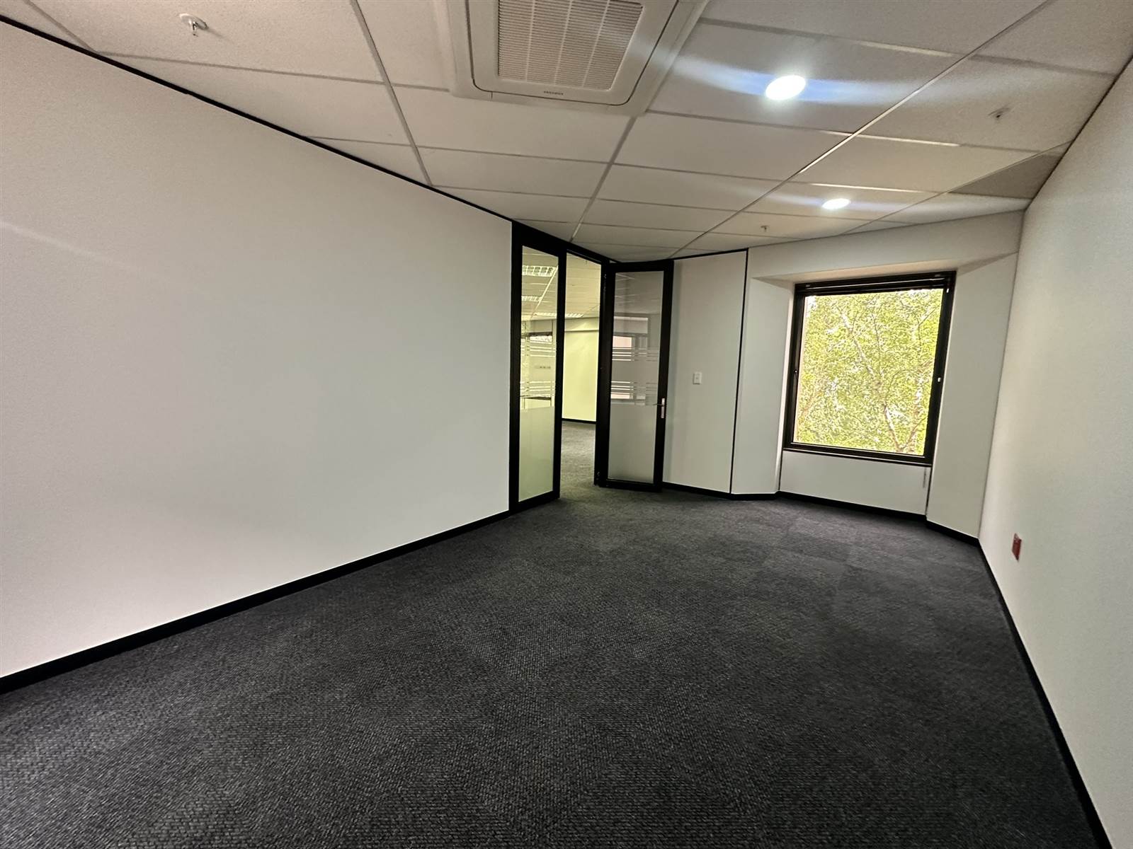 125  m² Commercial space in Parktown photo number 5