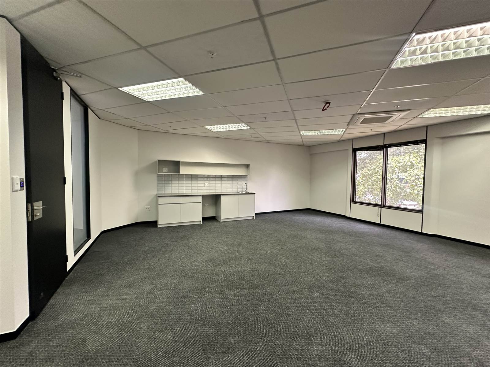 125  m² Commercial space in Parktown photo number 1