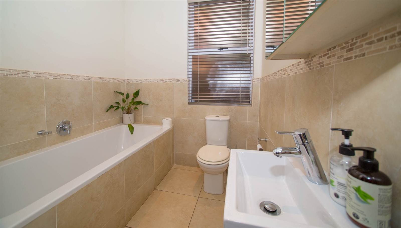 4 Bed Townhouse in Mt Edgecombe photo number 20