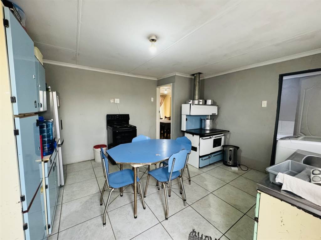 2 Bed House in Daveyton photo number 10