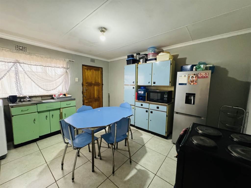 2 Bed House in Daveyton photo number 9