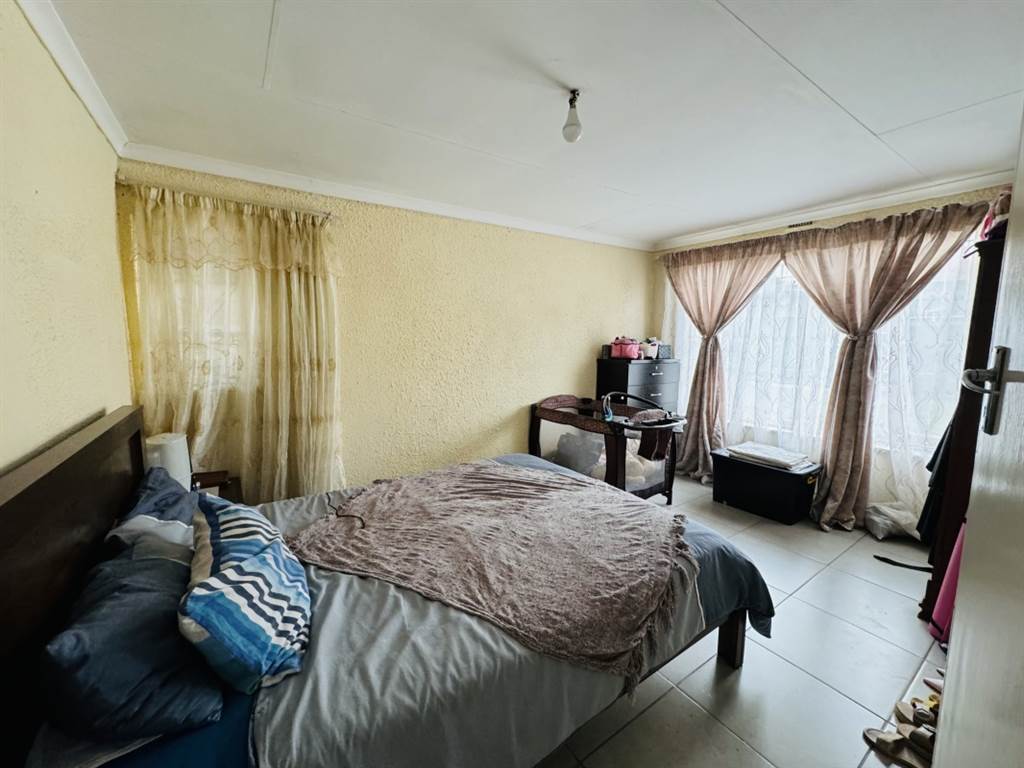 2 Bed House in Daveyton photo number 12