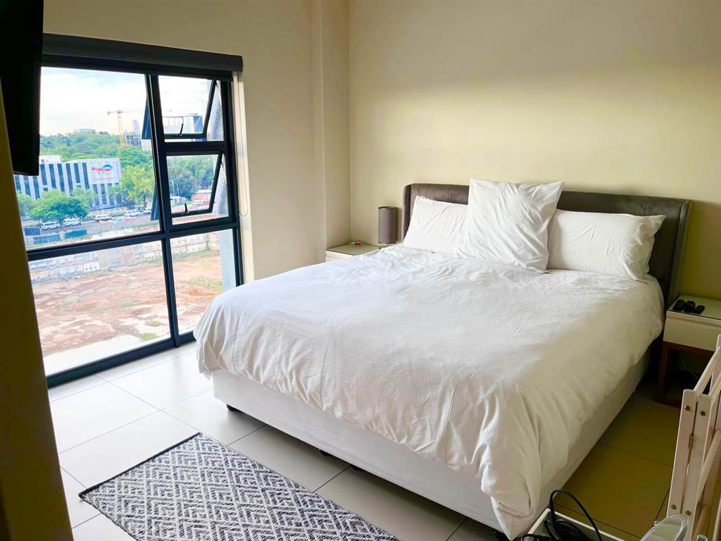 3 Bed Apartment in Rosebank photo number 9