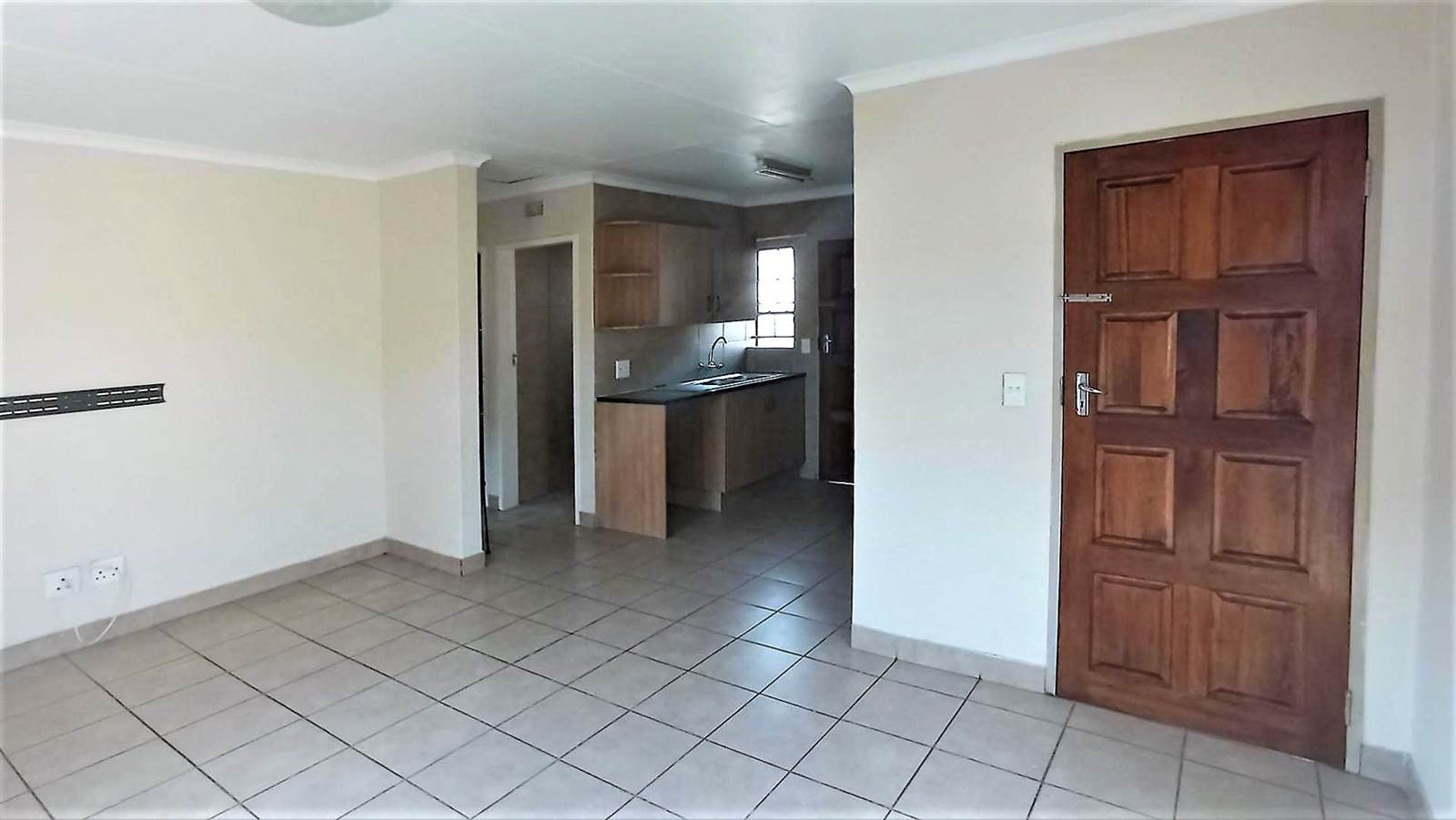 2 Bed House in Centurion CBD photo number 8
