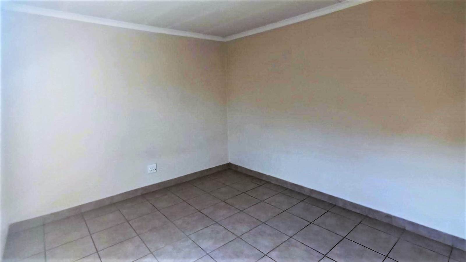 2 Bed House in Centurion CBD photo number 15