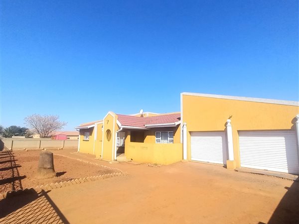 4 Bedroom House 4 Bedroom House