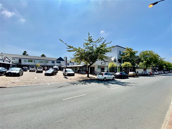 201  m² Commercial space in Somerset West Central