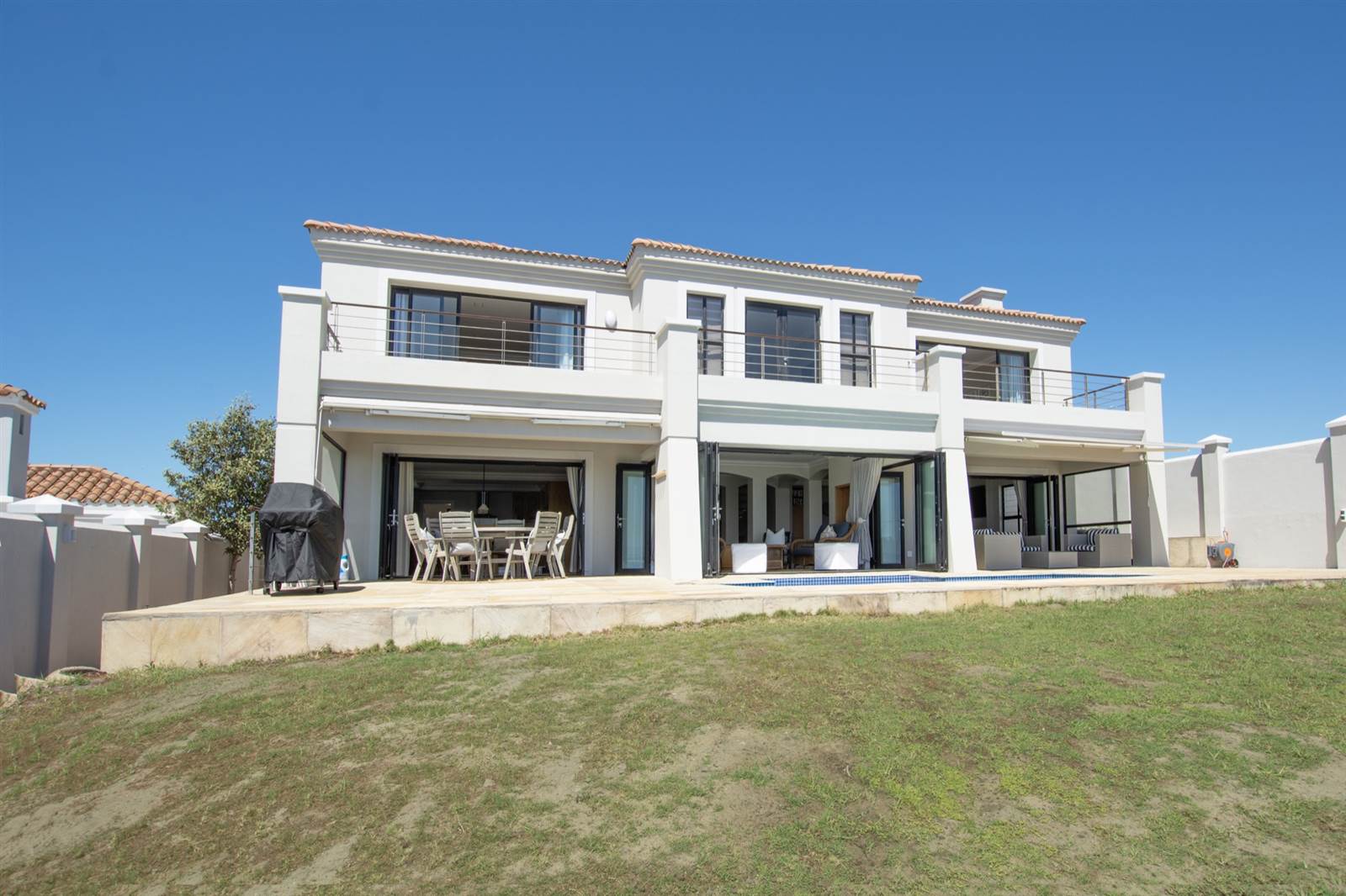 7 Bed House in Santareme photo number 1