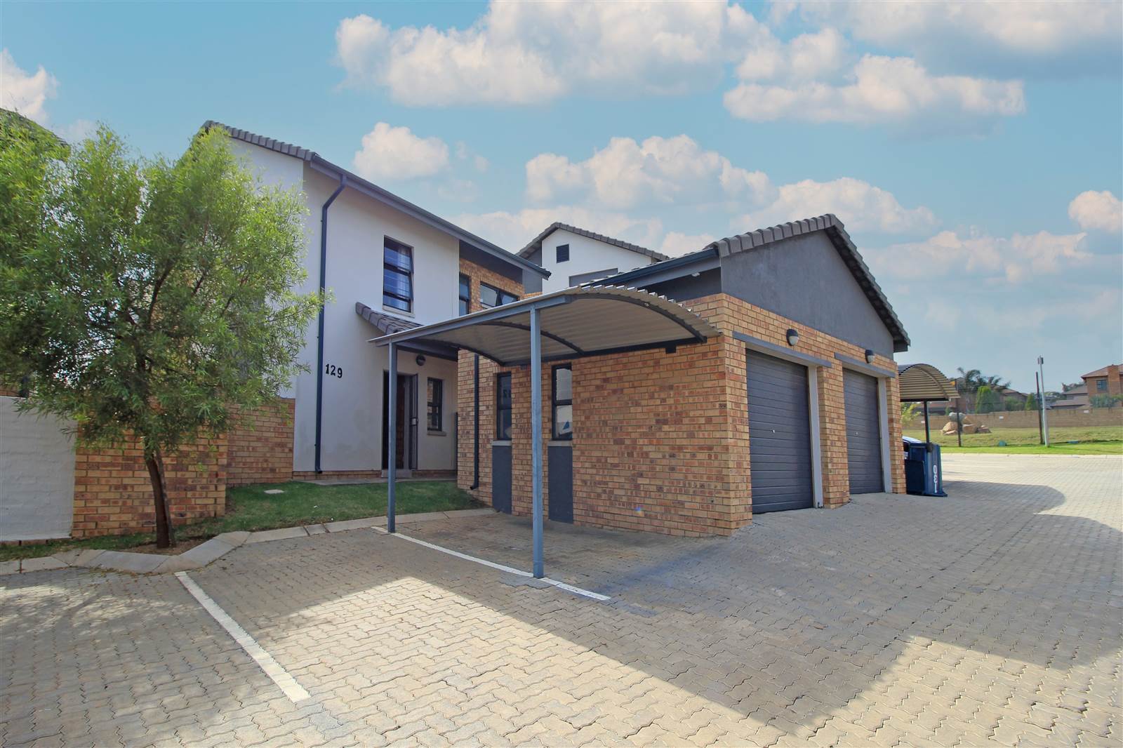 3 Bed Townhouse in Rooihuiskraal North photo number 1