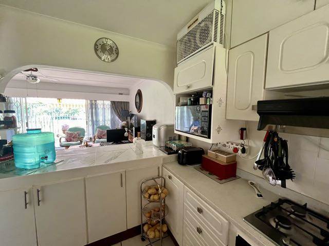 2 Bed Townhouse in Scottburgh South photo number 14