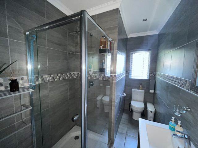2 Bed Townhouse in Scottburgh South photo number 21
