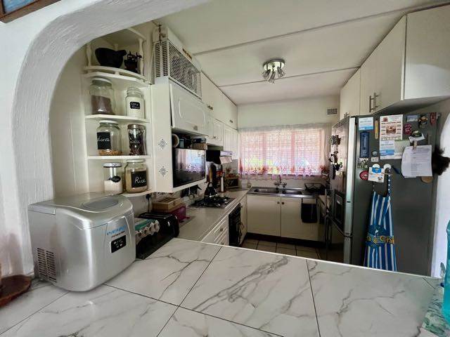 2 Bed Townhouse in Scottburgh South photo number 13