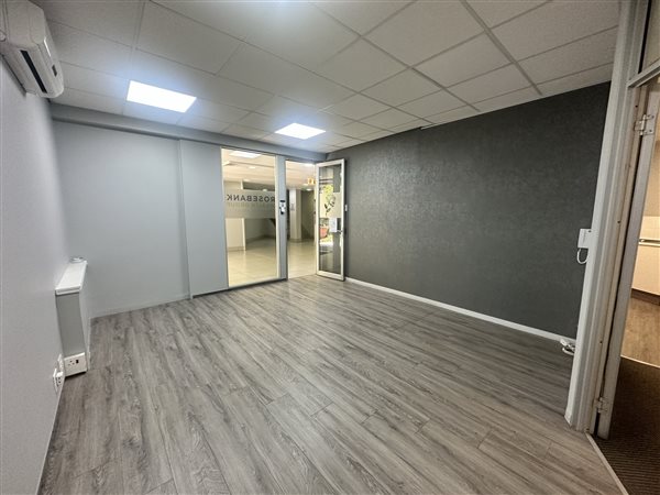 216  m² Commercial space