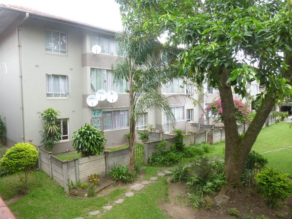 1.5 Bed Apartment in Pinetown Central photo number 2