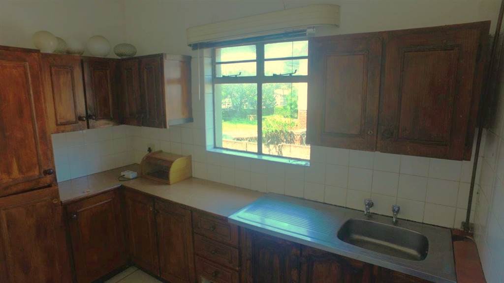 1.5 Bed Apartment in Pinetown Central photo number 12