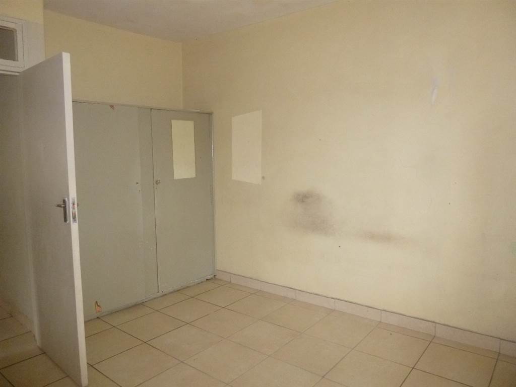 1.5 Bed Apartment in Pinetown Central photo number 6