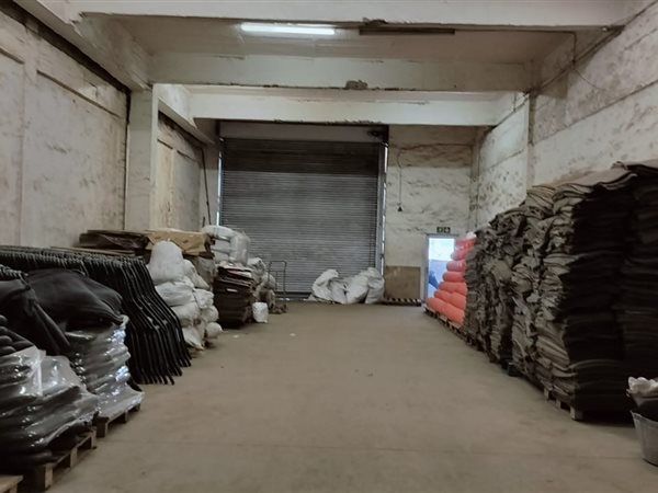135 105  m² Commercial space