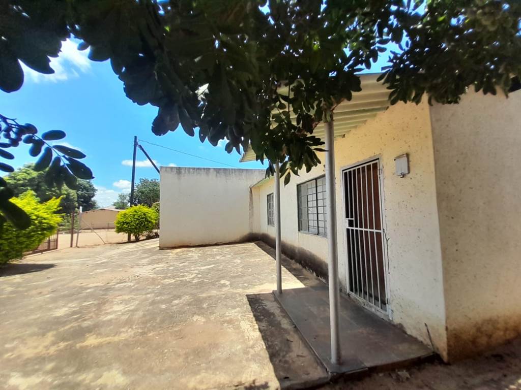 2 Bed House in Phalaborwa photo number 25
