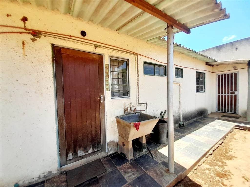 2 Bed House in Phalaborwa photo number 12