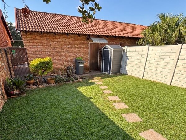 2 Bedroom Townhouse 2 Bedroom Townhouse