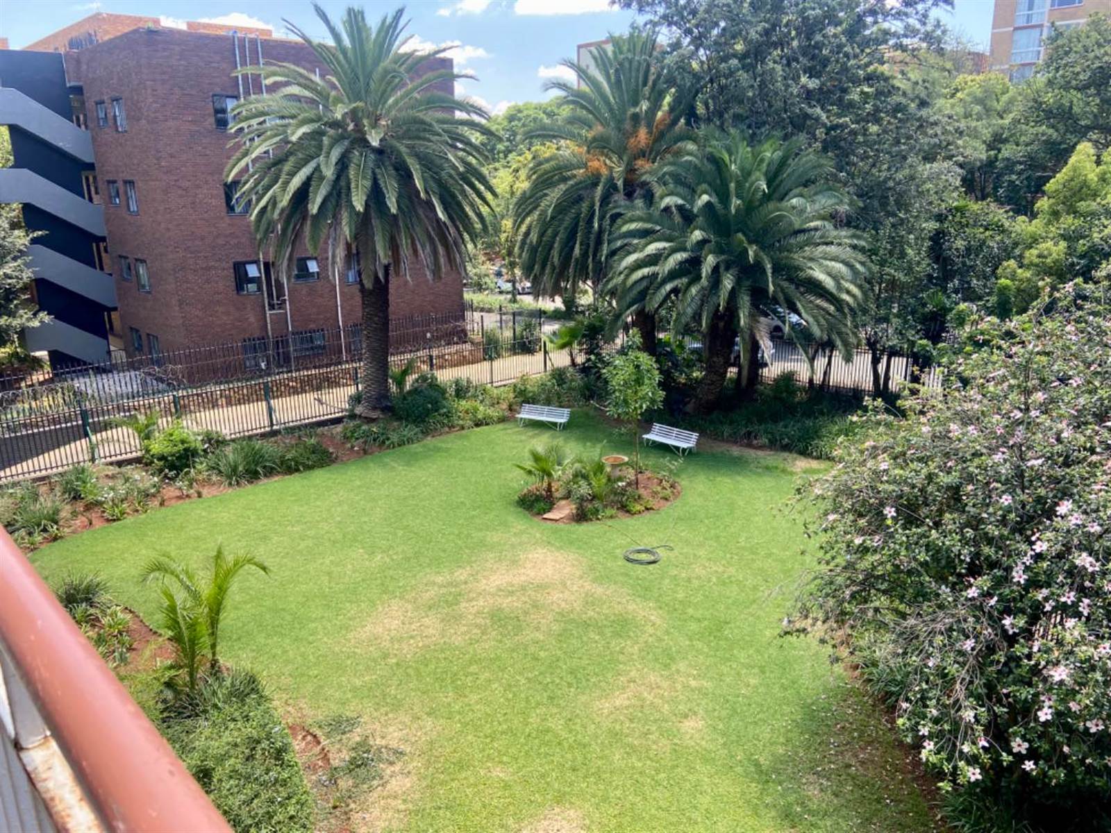 1 Bed Apartment in Parktown photo number 18