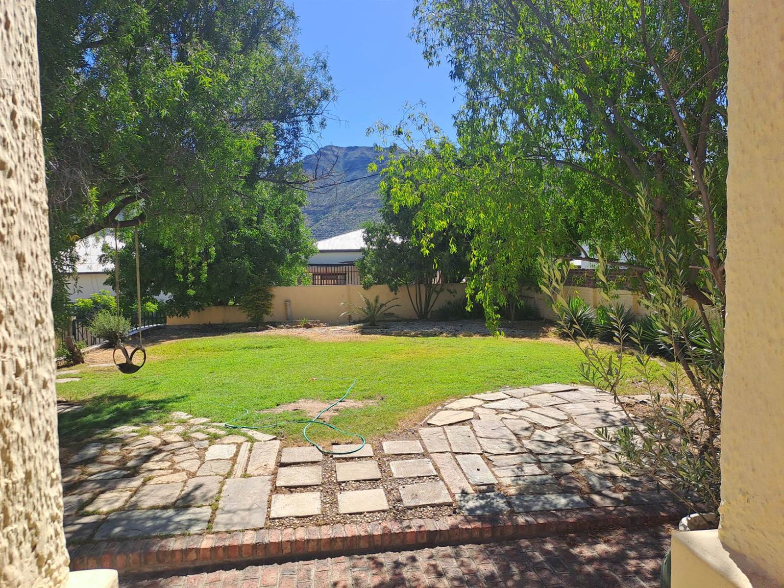 2 Bed House in Graaff Reinet photo number 4