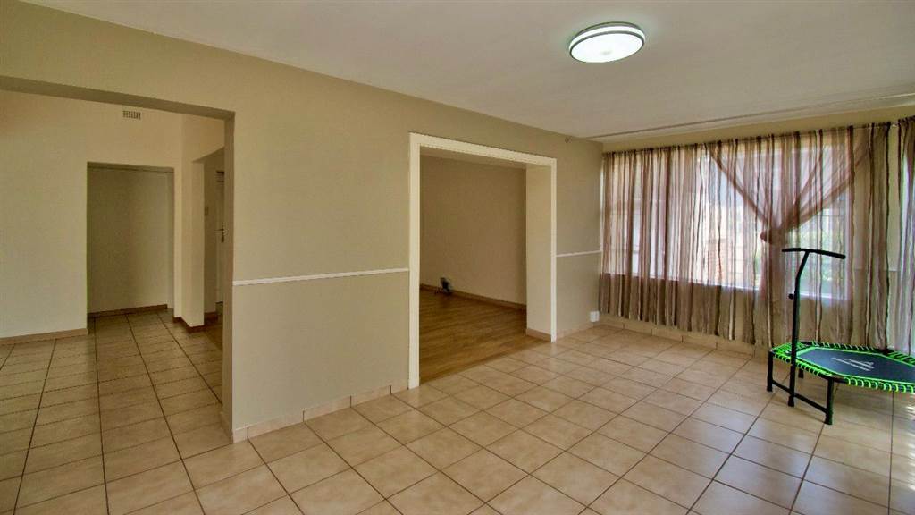 5 Bed House in Northmead photo number 6