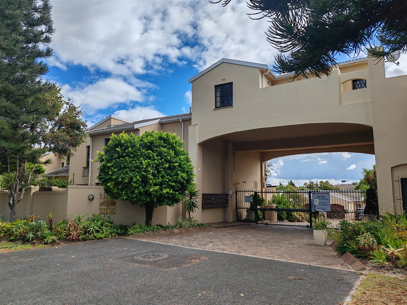 3 Bed Townhouse in Tokai photo number 2