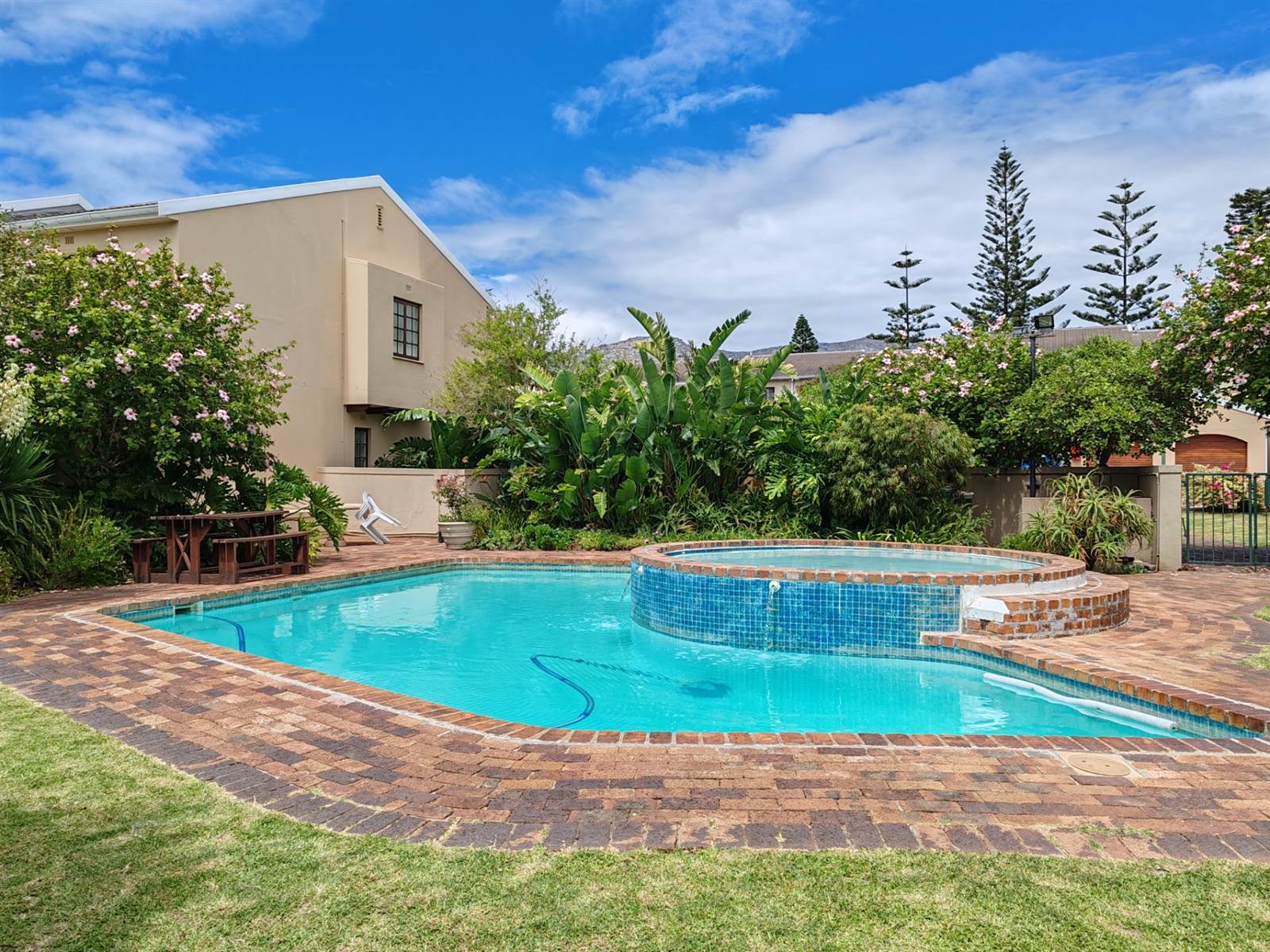 3 Bed Townhouse in Tokai photo number 4