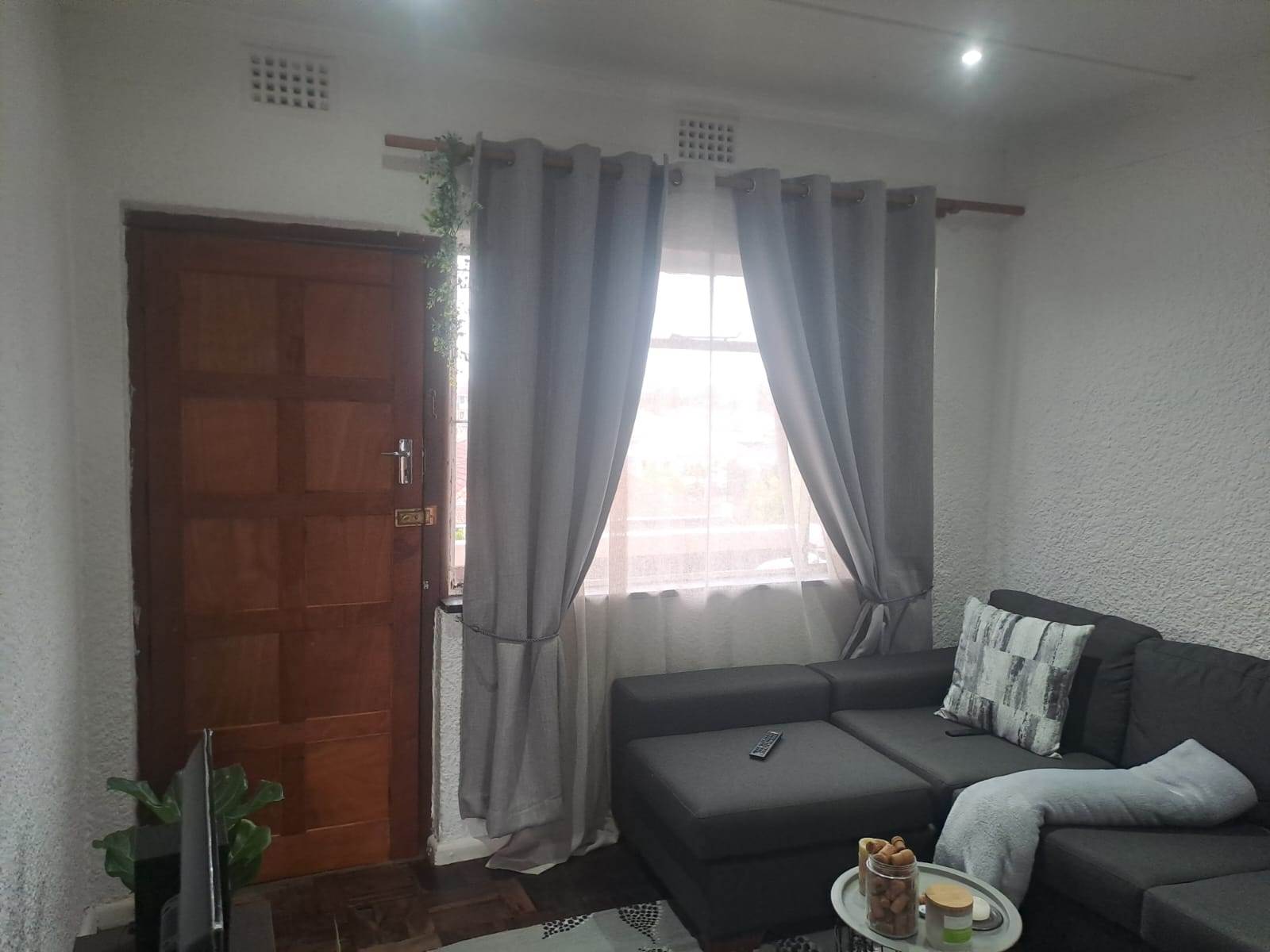 2 Bed Apartment in Parow North photo number 12