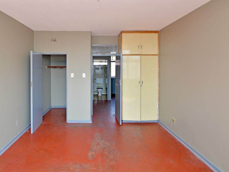 Studio Apartment in Hillbrow photo number 8