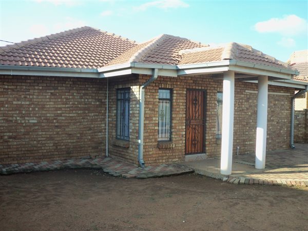 4 Bed House in Middelburg ext 18