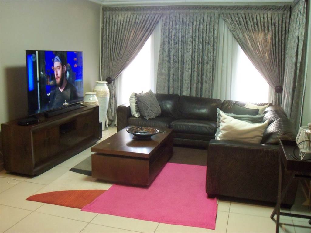 4 Bed House in Middelburg ext 18 photo number 6
