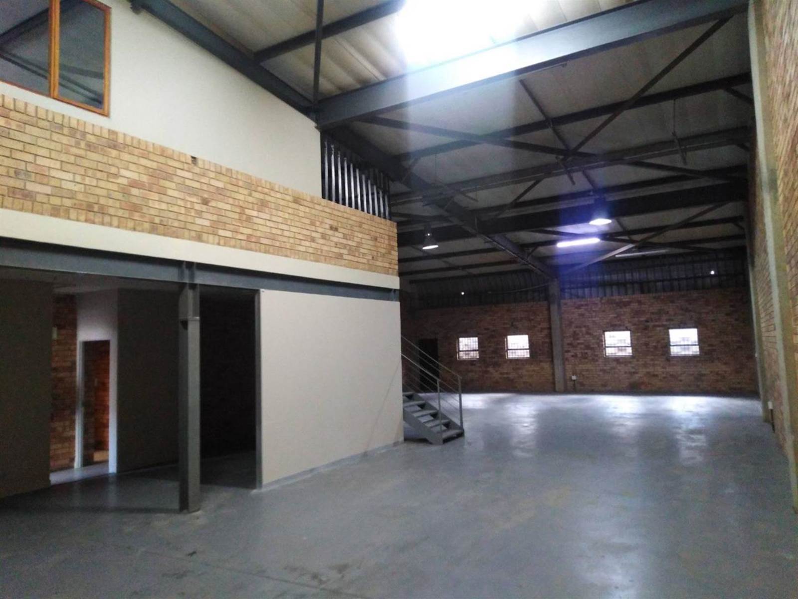 330  m² Industrial space in Honeydew photo number 3