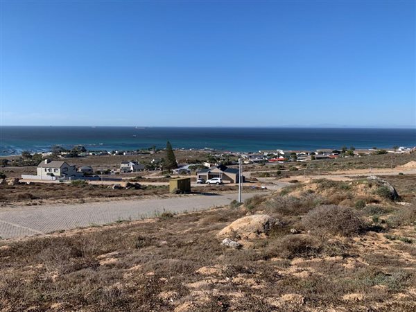 739 m² Land available in St Helena Bay