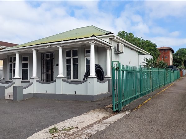 152  m² Commercial space in Glenwood