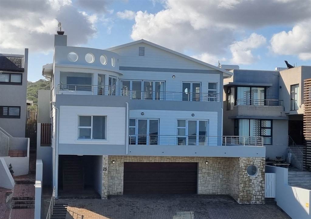 4 Bedroom House 4 Bedroom House