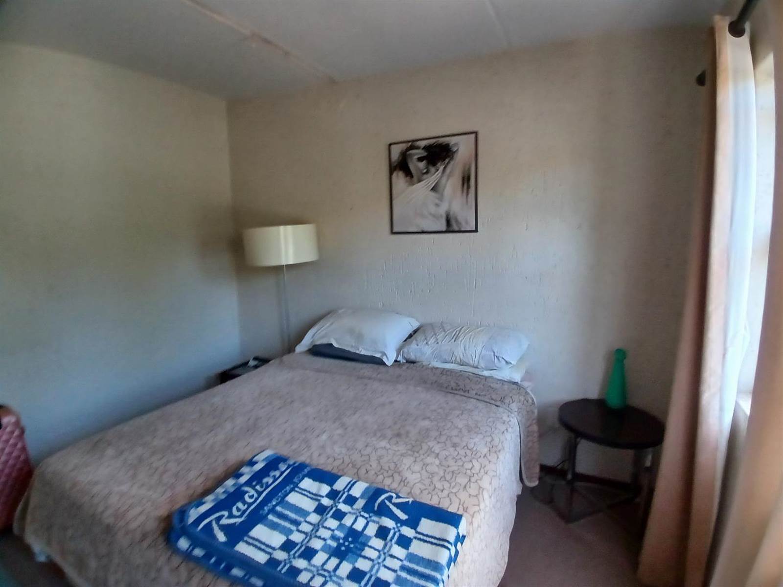 2 Bed Apartment in Paulshof photo number 9