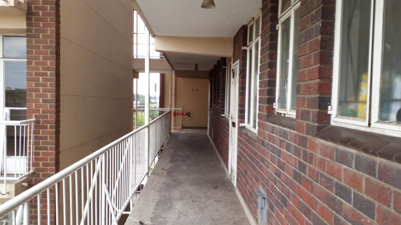 1 Bed Apartment in Vereeniging Central photo number 6