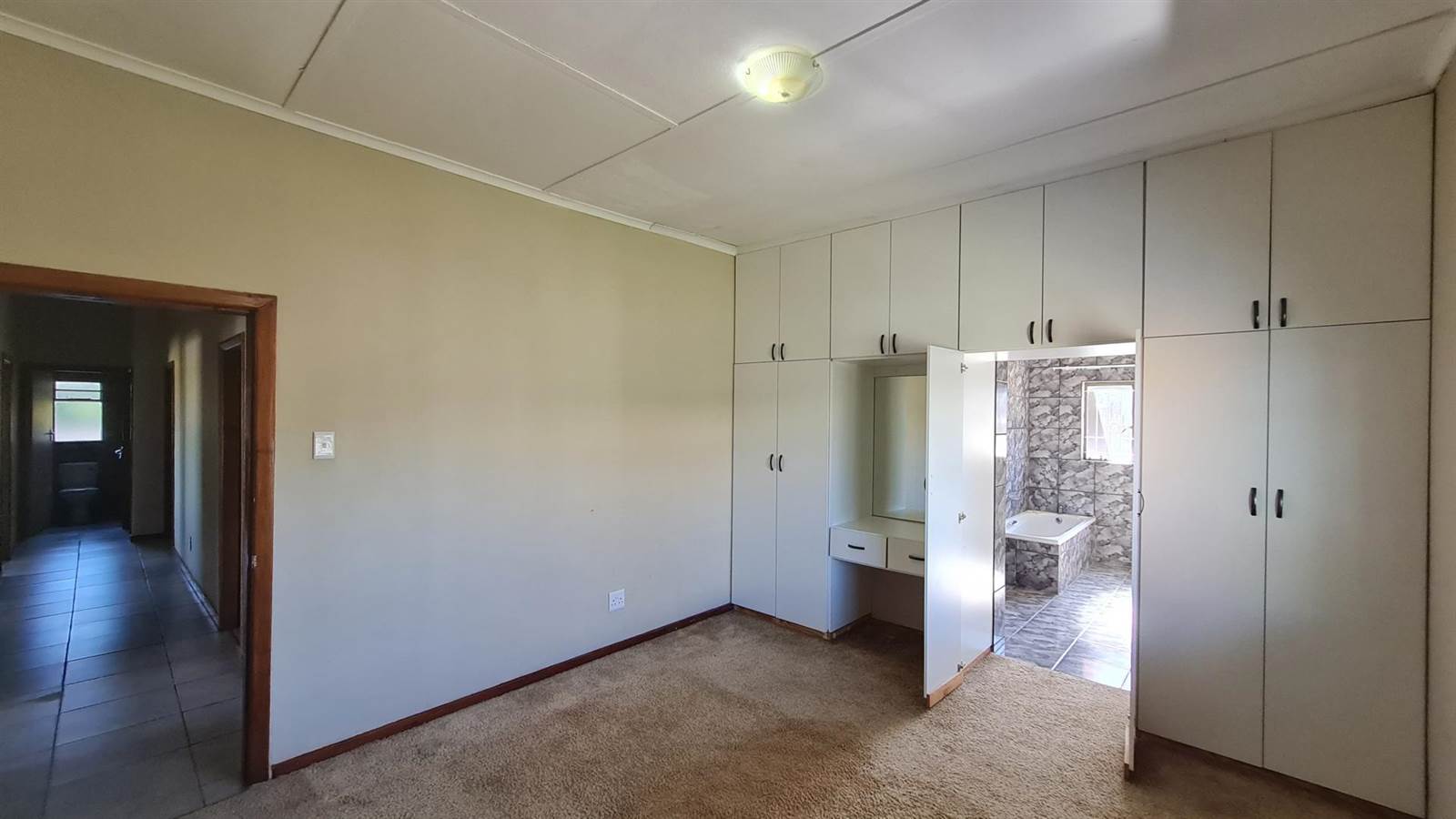 4 Bed House in Bonnievale photo number 9