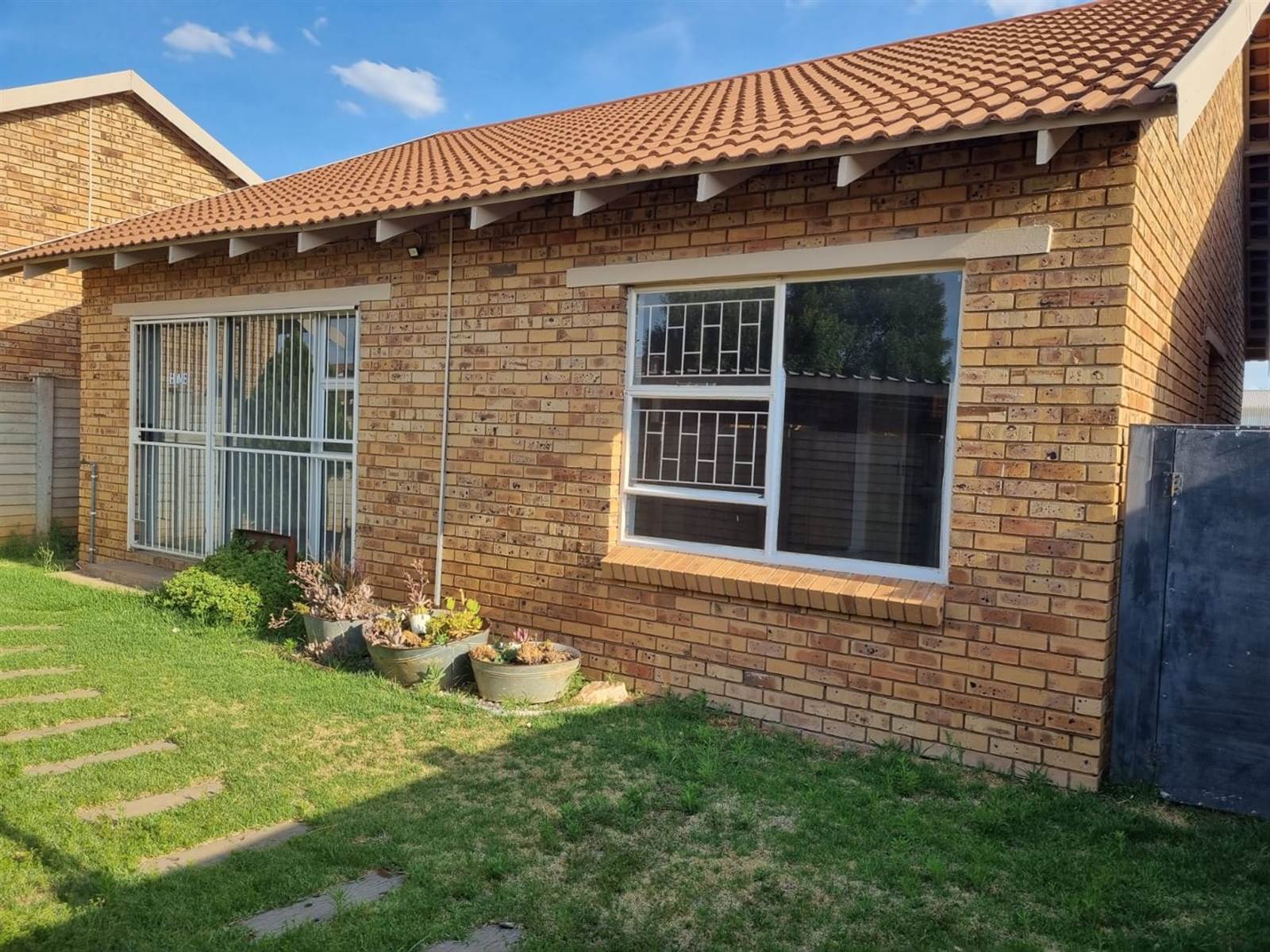 2 Bed Townhouse in Quaggafontein photo number 1