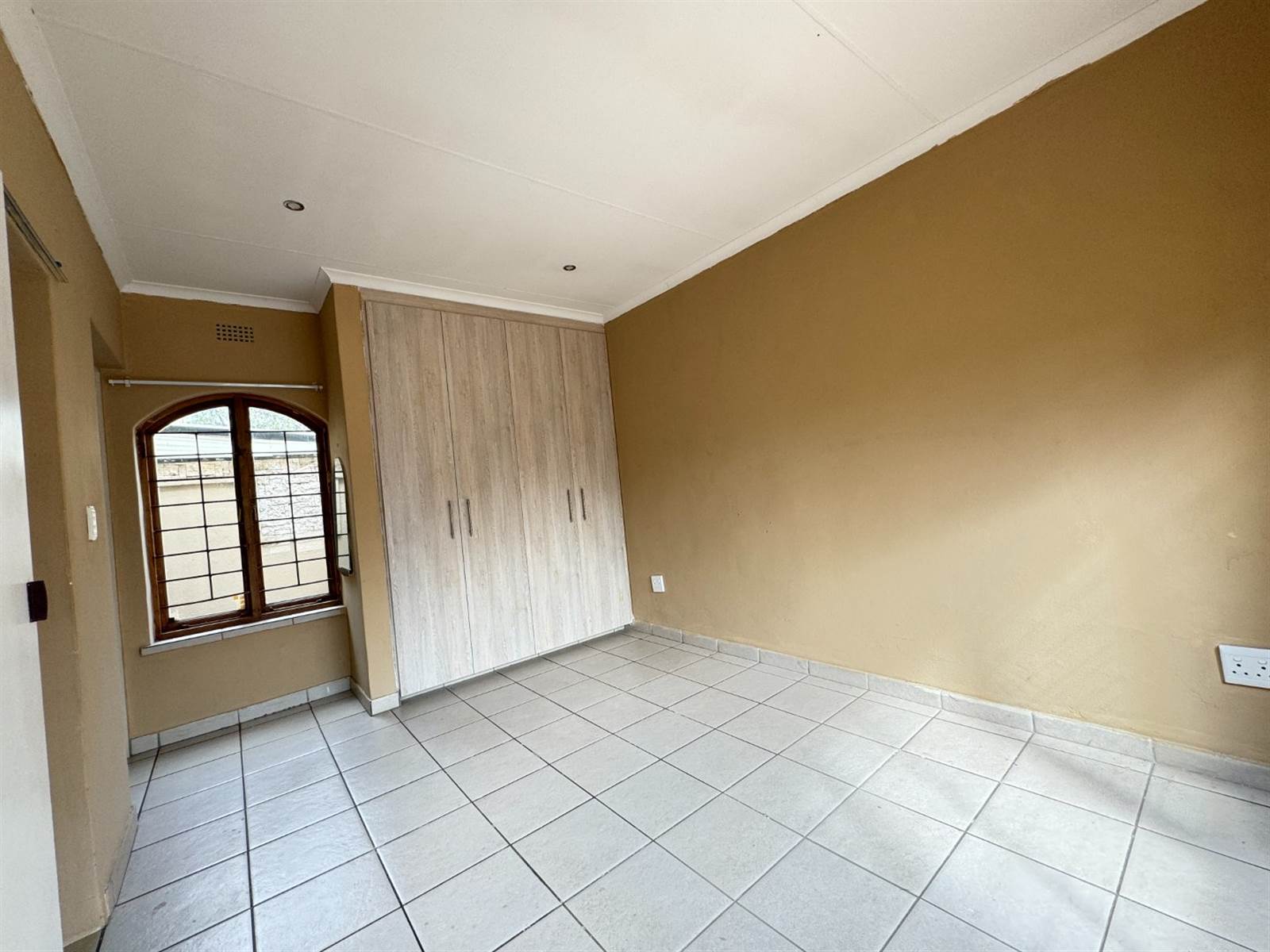 1 Bed Apartment in Olivedale photo number 6