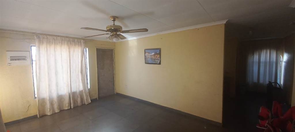 3 Bed House in Kwaguqa photo number 12