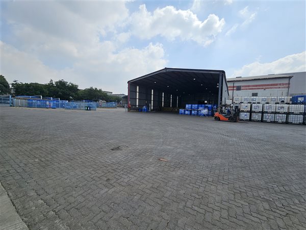 4 800  m² Industrial space