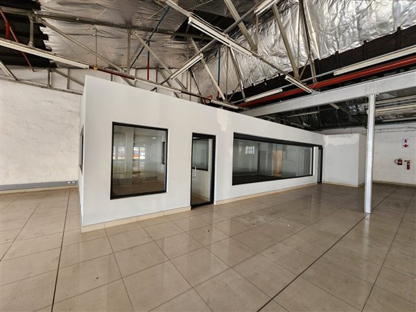 425  m² Commercial space